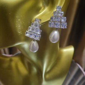 Short Pearl earrings