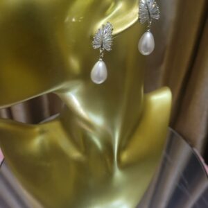Short Pearl earrings