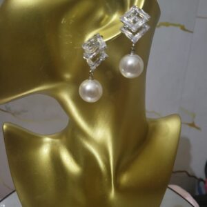 Short Pearl earrings